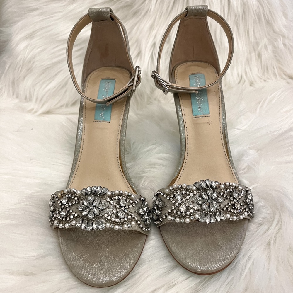 Blue by Betsey Johnson Gina Bridal Wedding Shoes | Silver | Size 7